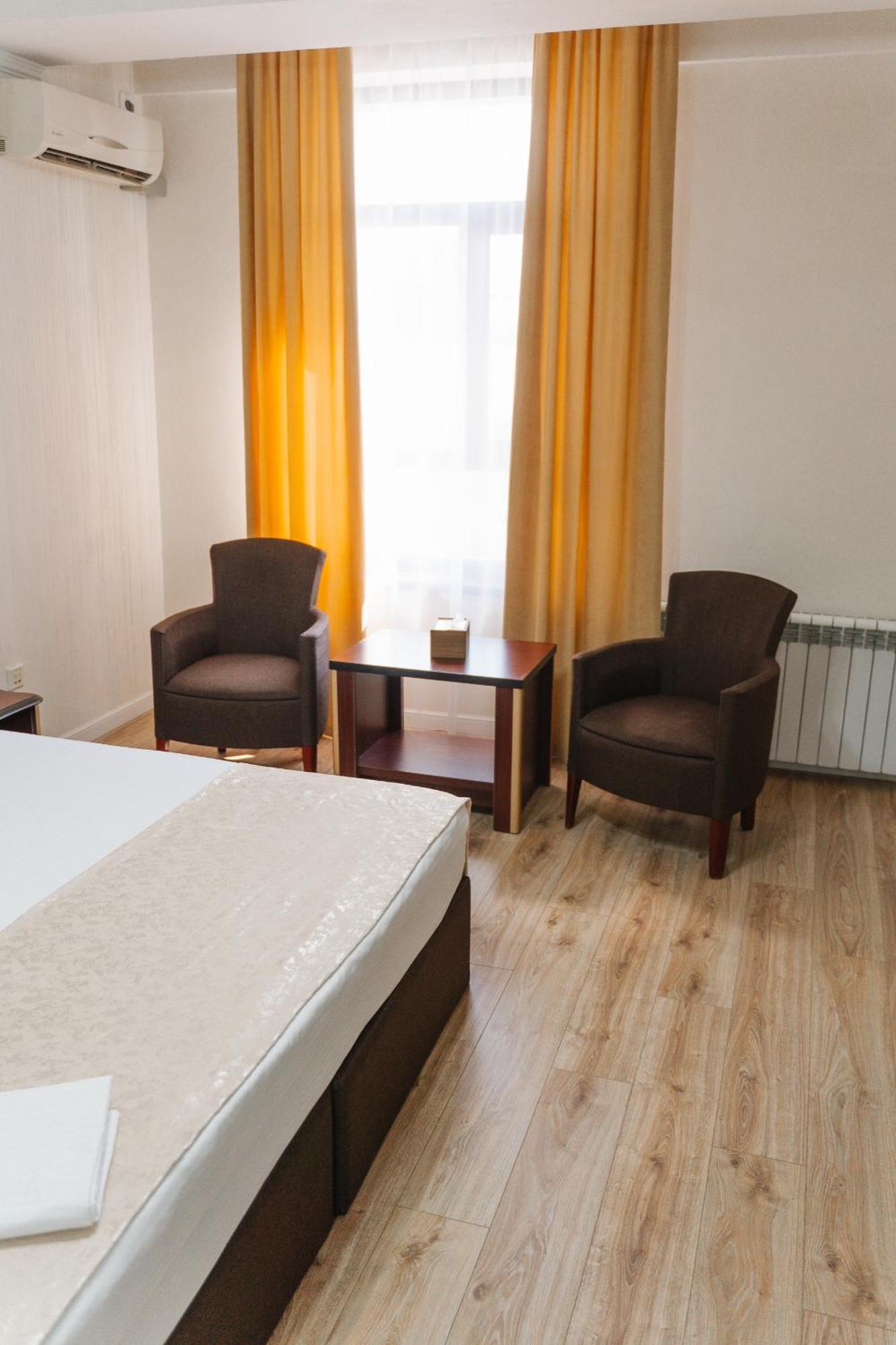 Hotel Bellagio Tsjimkent Eksteriør bilde