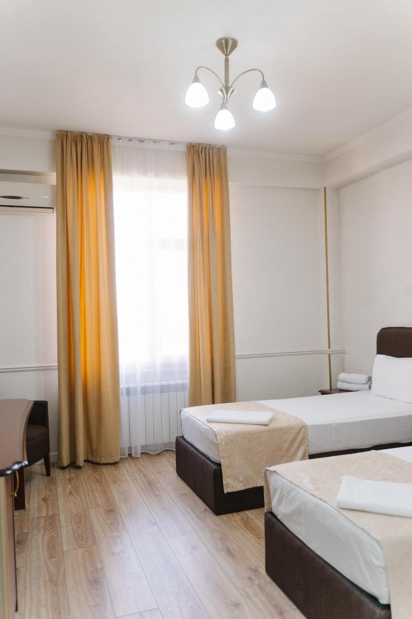 Hotel Bellagio Tsjimkent Eksteriør bilde